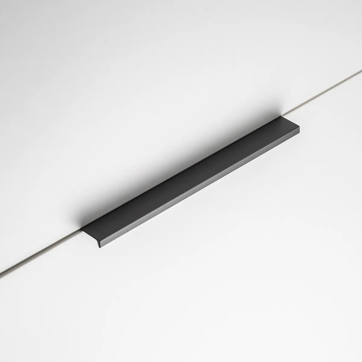 Ручка мебельная алюминиевая HEXI 192мм/225мм, антрацит GTV 18606 Ручка мебельная алюминиевая HEXI 192мм/225мм, антрацит - фото 5