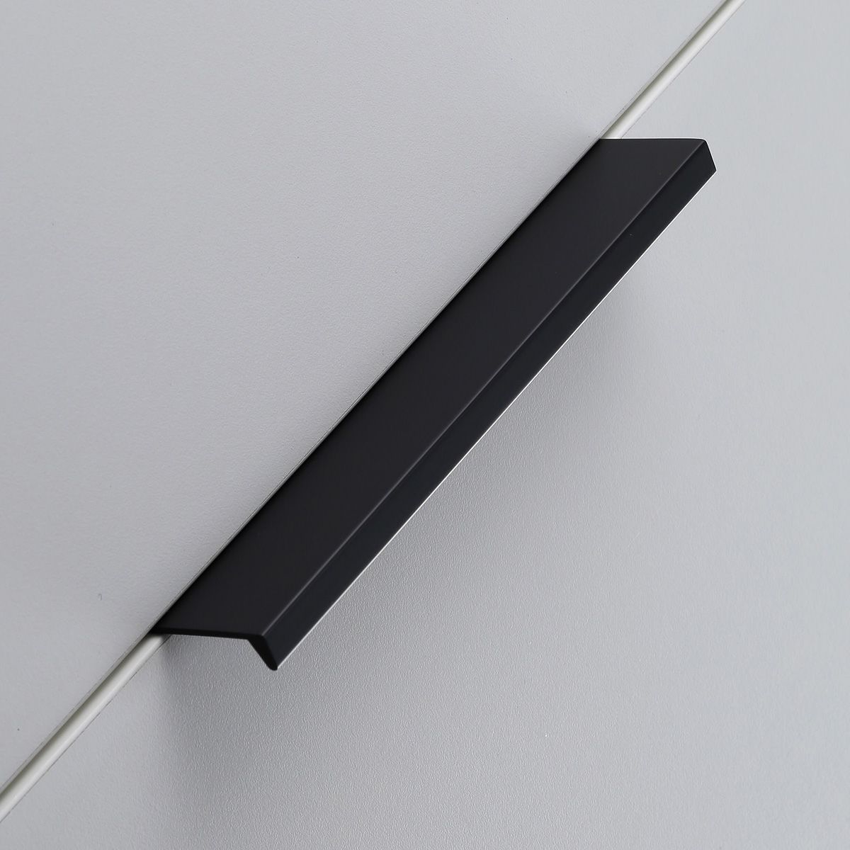 Ручка мебельная алюминиевая HEXI 96мм/150мм, черный матовый GTV 13898 Ручка мебельная алюминиевая HEXI 96мм/150мм, черный матовый - фото 5