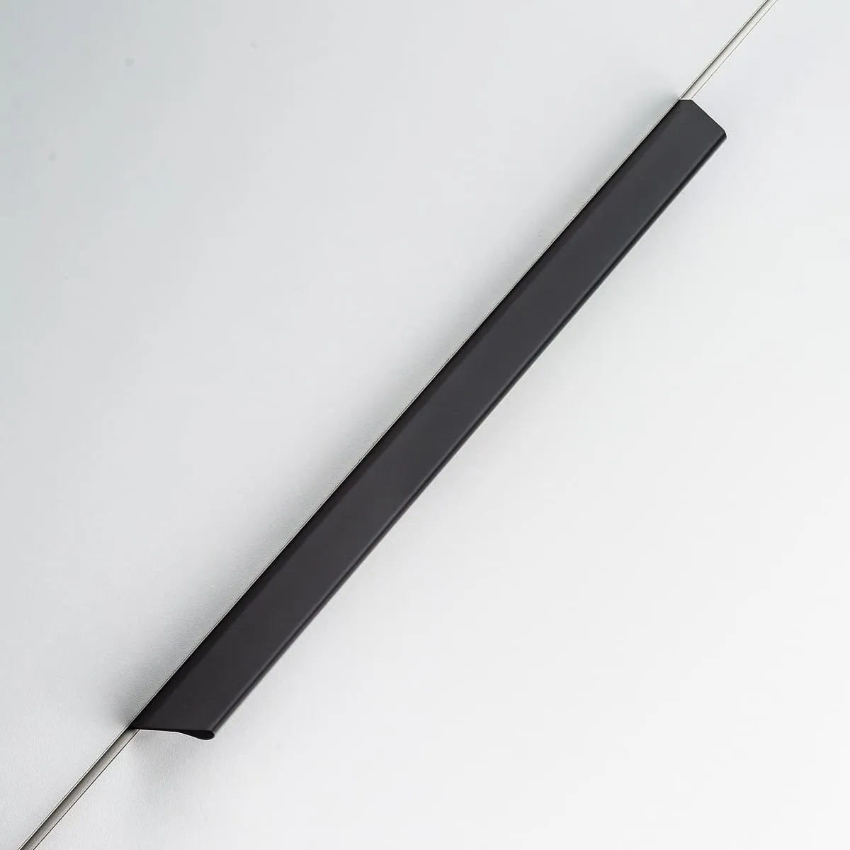 Ручка мебельная алюминиевая TREX CROSS 320/350 черный матовый GTV UA-TREX-CROSS-320-20M 26182 Ручка мебельная алюминиевая TREX CROSS 320/350 черный матовый - фото 4
