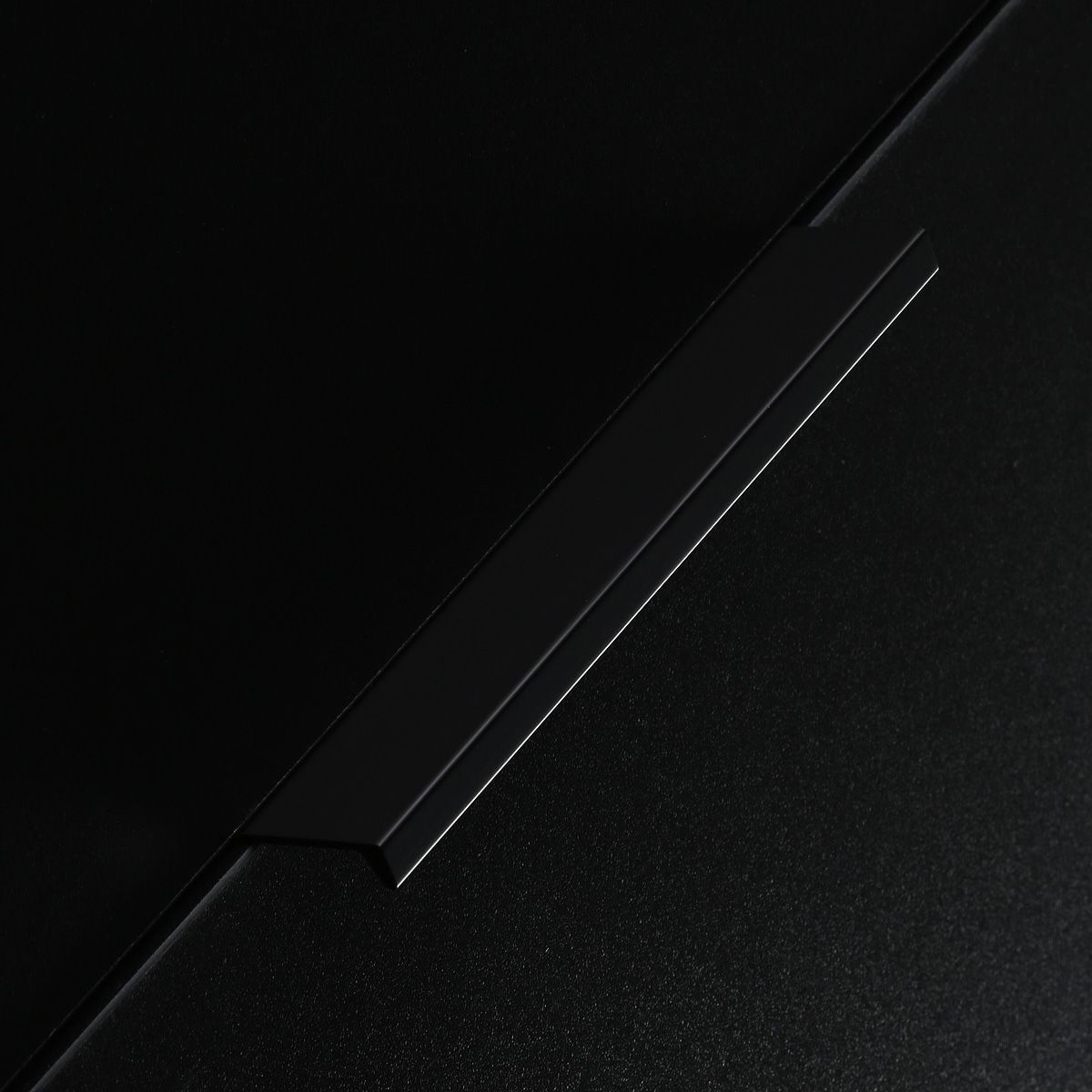 Ручка мебельная алюминиевая HEXI 192мм/225мм, черный матовый GTV 16707 Ручка мебельная алюминиевая HEXI 192мм/225мм, черный матовый - фото 6