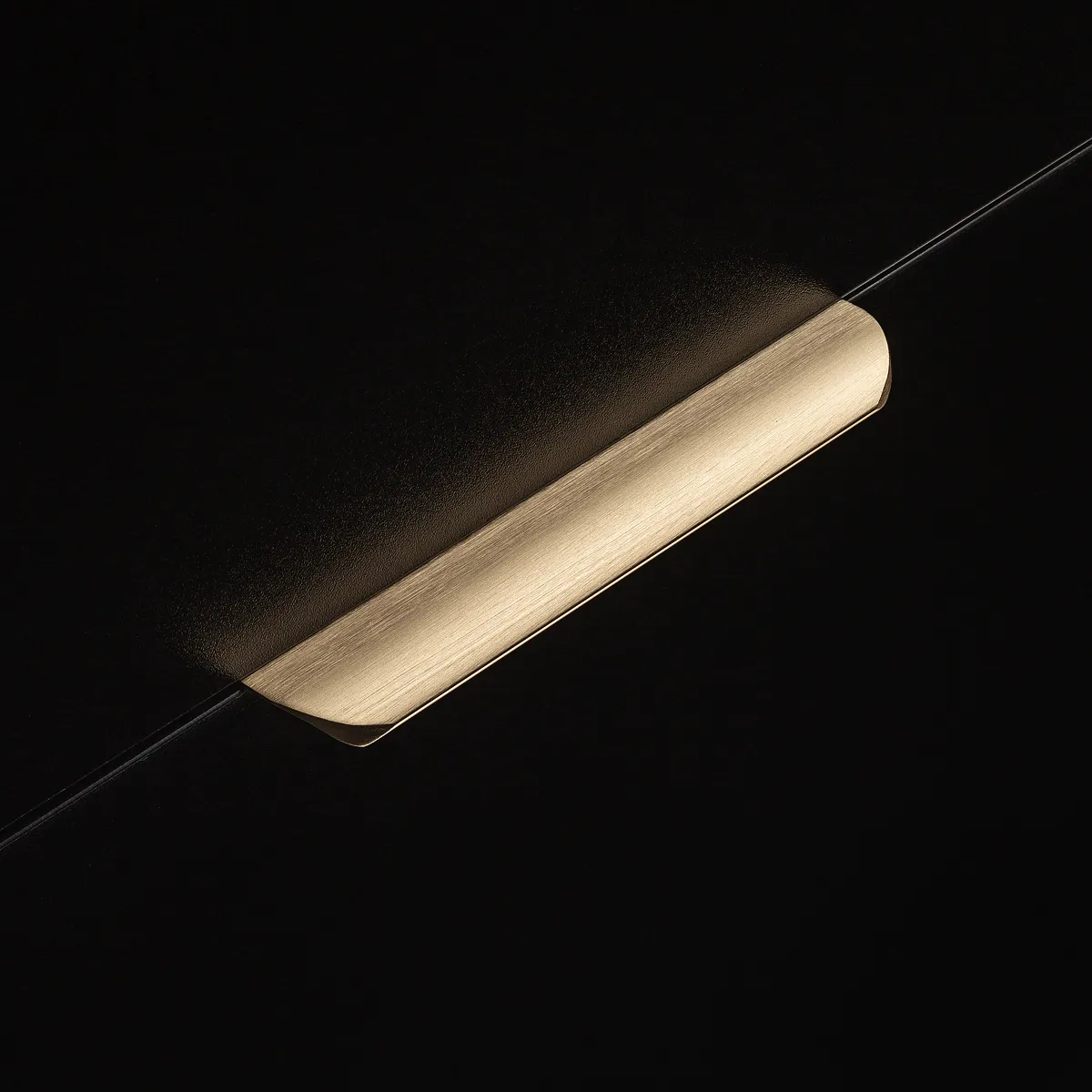 Ручка мебельная алюминиевая HEXA 96мм/150мм, светлое брашированное золото GTV UA-HEXA-96-22 25756 Ручка мебельная алюминиевая HEXA 96мм/150мм, светлое брашированное золото - фото 6