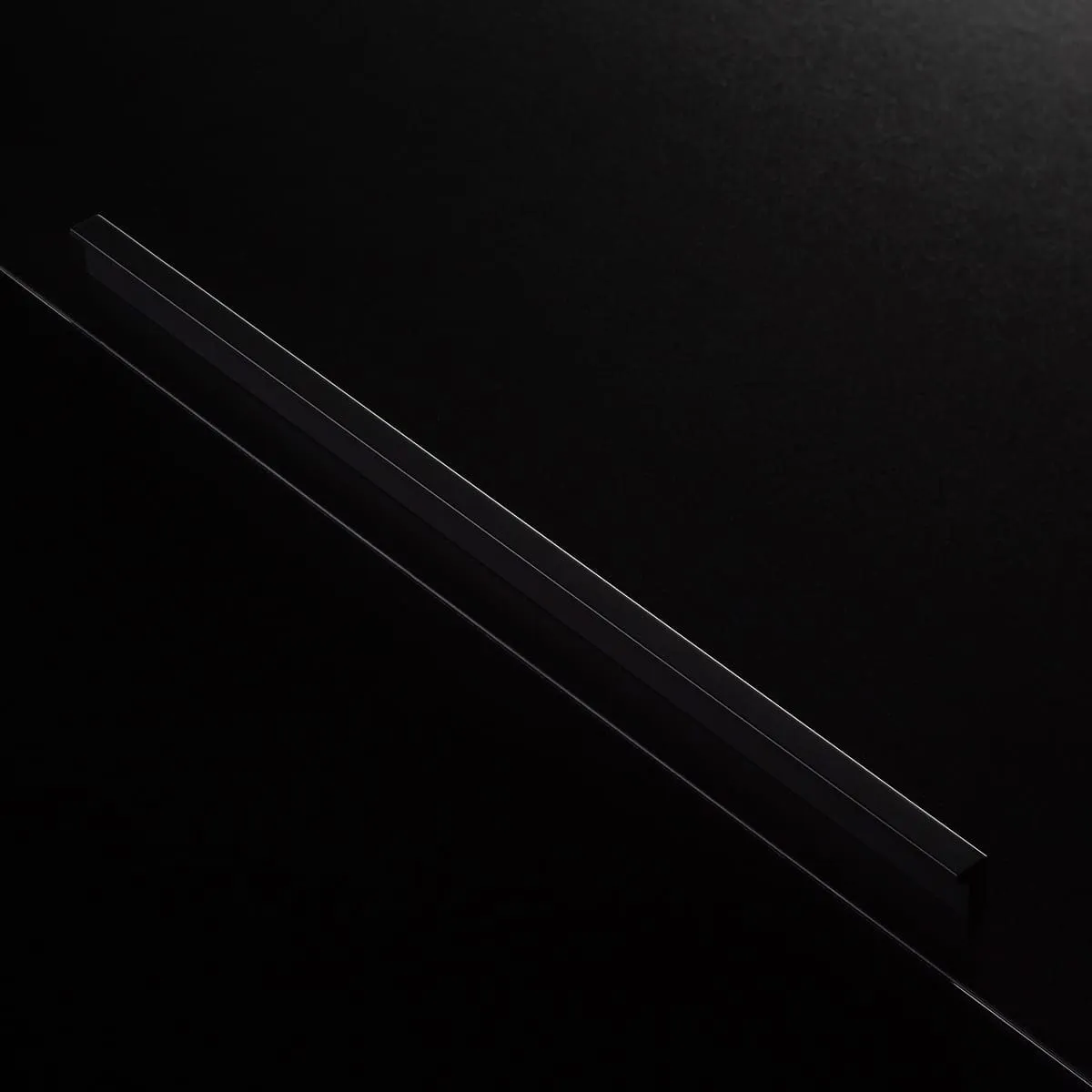 Ручка мебельная алюминиевая PILLAR 320мм/360мм, черный матовый GTV UA-PILLAR-320-20M 26121 Ручка мебельная алюминиевая PILLAR 320мм/360мм, черный матовый - фото 5