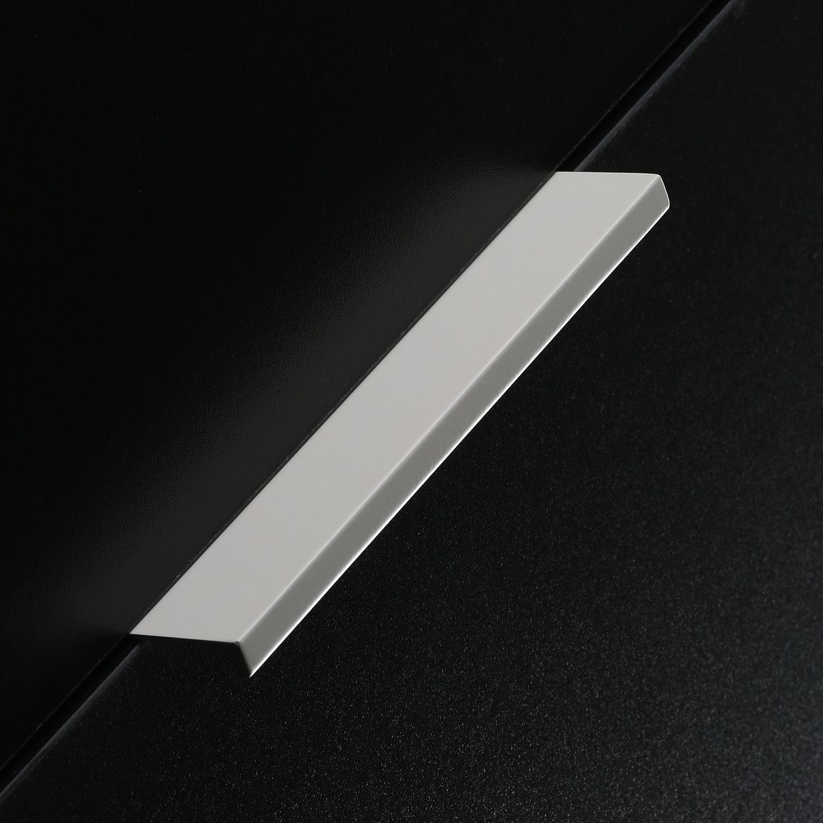 Ручка мебельная алюминиевая HEXI 96мм/150мм, белый матовый GTV 13897 Ручка мебельная алюминиевая HEXI 96мм/150мм, белый матовый - фото 6