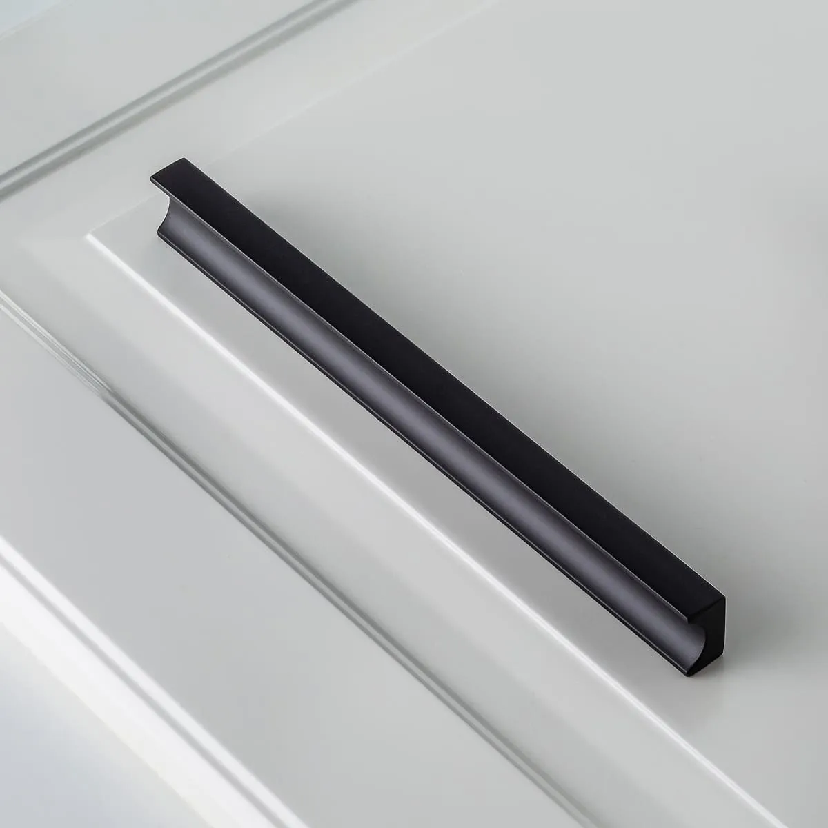 Ручка мебельная алюминиевая GROOVE 160мм/190мм, черный матовый GTV UA-GROOVE-160-20M 26132 Ручка мебельная алюминиевая GROOVE 160мм/190мм, черный матовый - фото 4