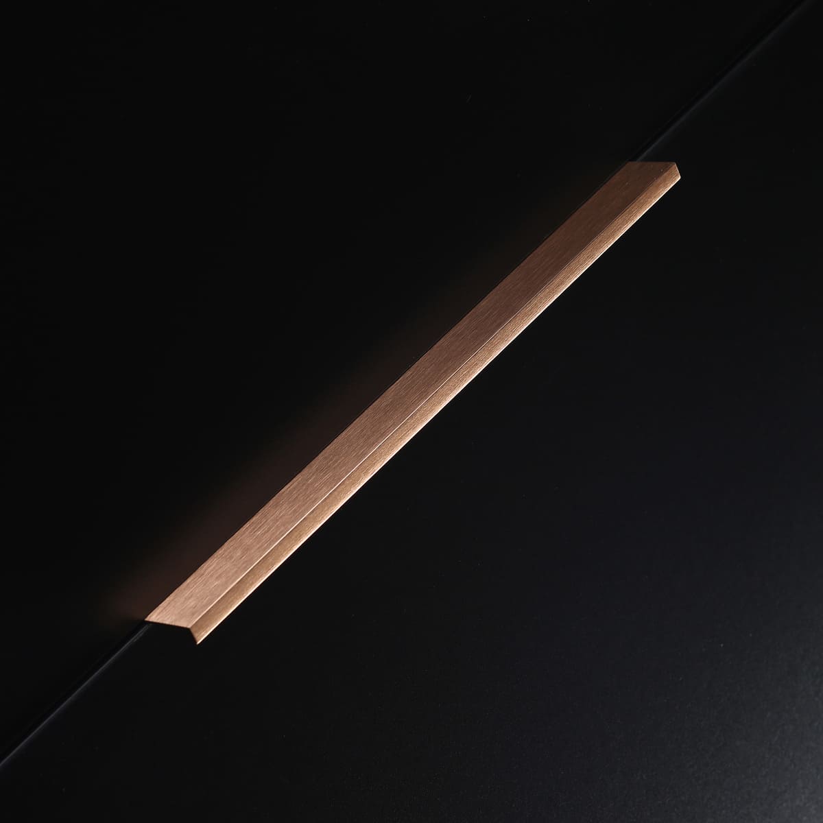 Ручка мебельная алюминиевая HEXI 192мм/225мм, брашированное золото GTV 18708 Ручка мебельная алюминиевая HEXI 192мм/225мм, брашированное золото - фото 7